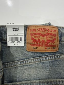 Men’s Levi’s 30 x 32 (NEW)