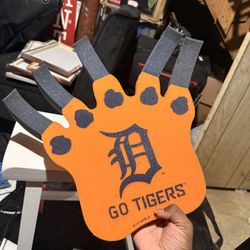 Tigers glove