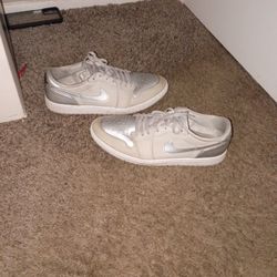 JORDAN 1 LOWS METALLIC/GRAY 11.5 MENS