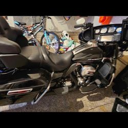 2016 Electra Glide Limited 