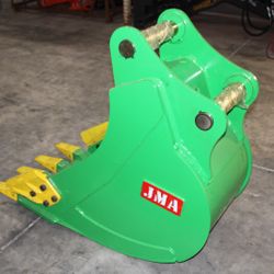 Excavator Komatsu PC160 Bucket GP 24-inch width. 