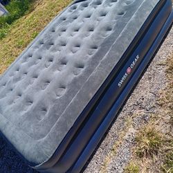 Swiss Gear Queen Raised Air Matress 