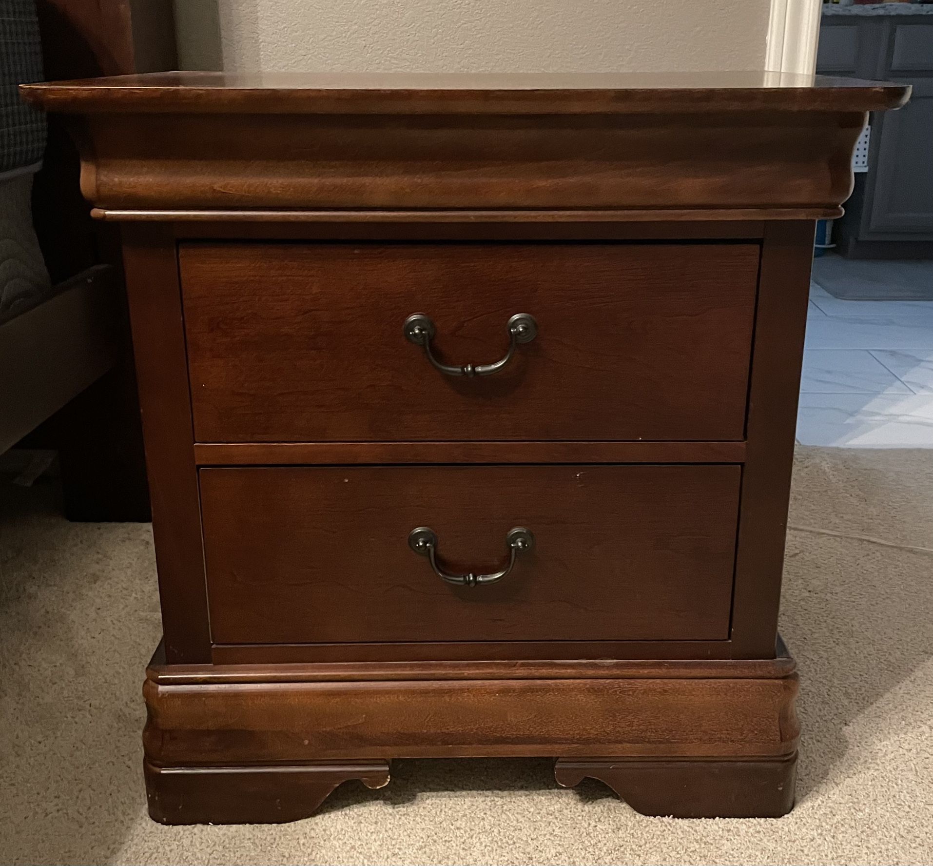 Set Of Two Broyhill Nightstands Solid Wood 