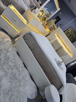✨️4pc Queen, King Bedrooms ✨️ Furniture Sectionals, Dining Avail