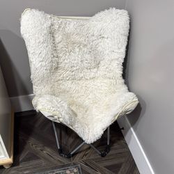 Collapsible Fluffy White Chair 