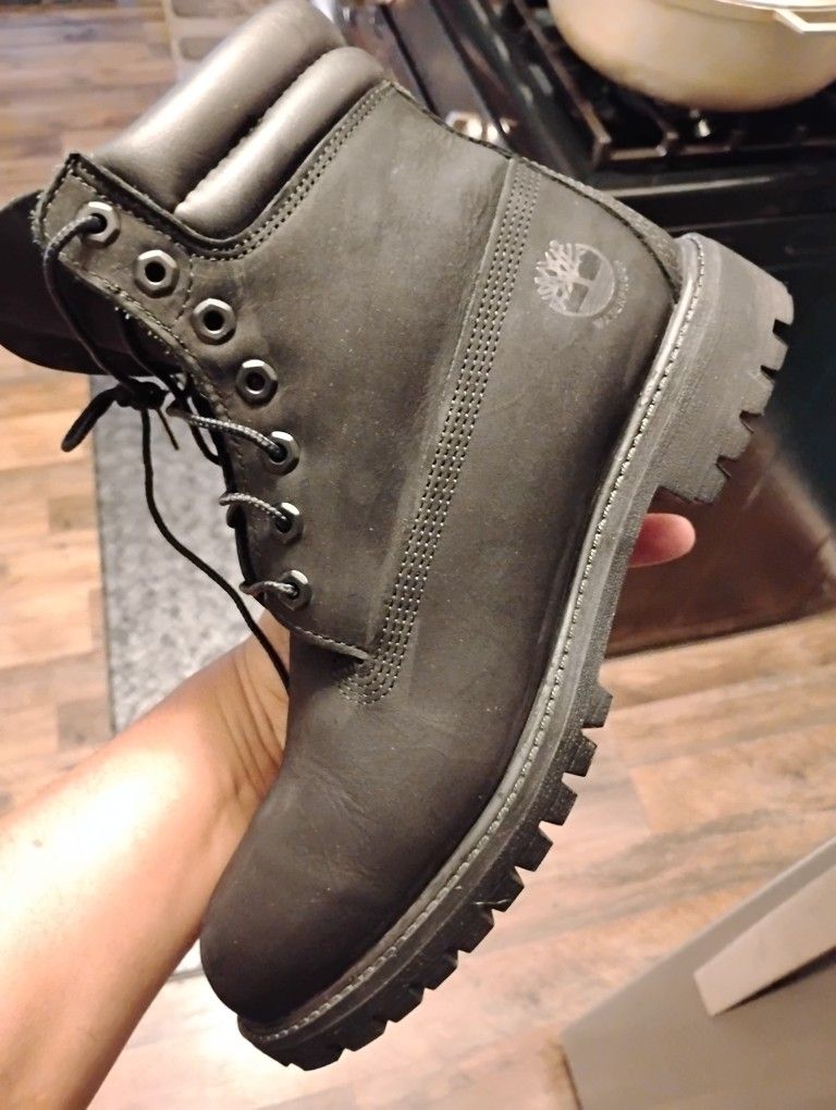 6 Inch Black TIMBS SIZE 9