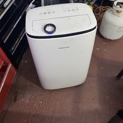 Honeywell 10,000 BTU Portable Air Conditioner w/Dehumidifier White 