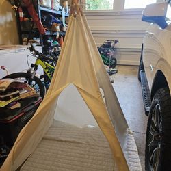 White Canvas Teepee With Mat For Kids