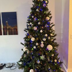 XMAS TREE WITH ORNAMENTS 