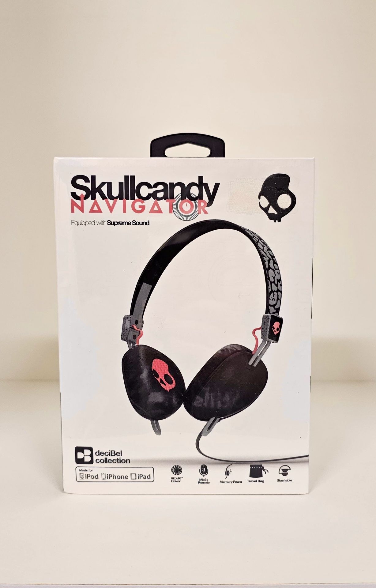 Lot of 22 Brand New Skullcandy Navigator Mic Headphones in Elephant Print