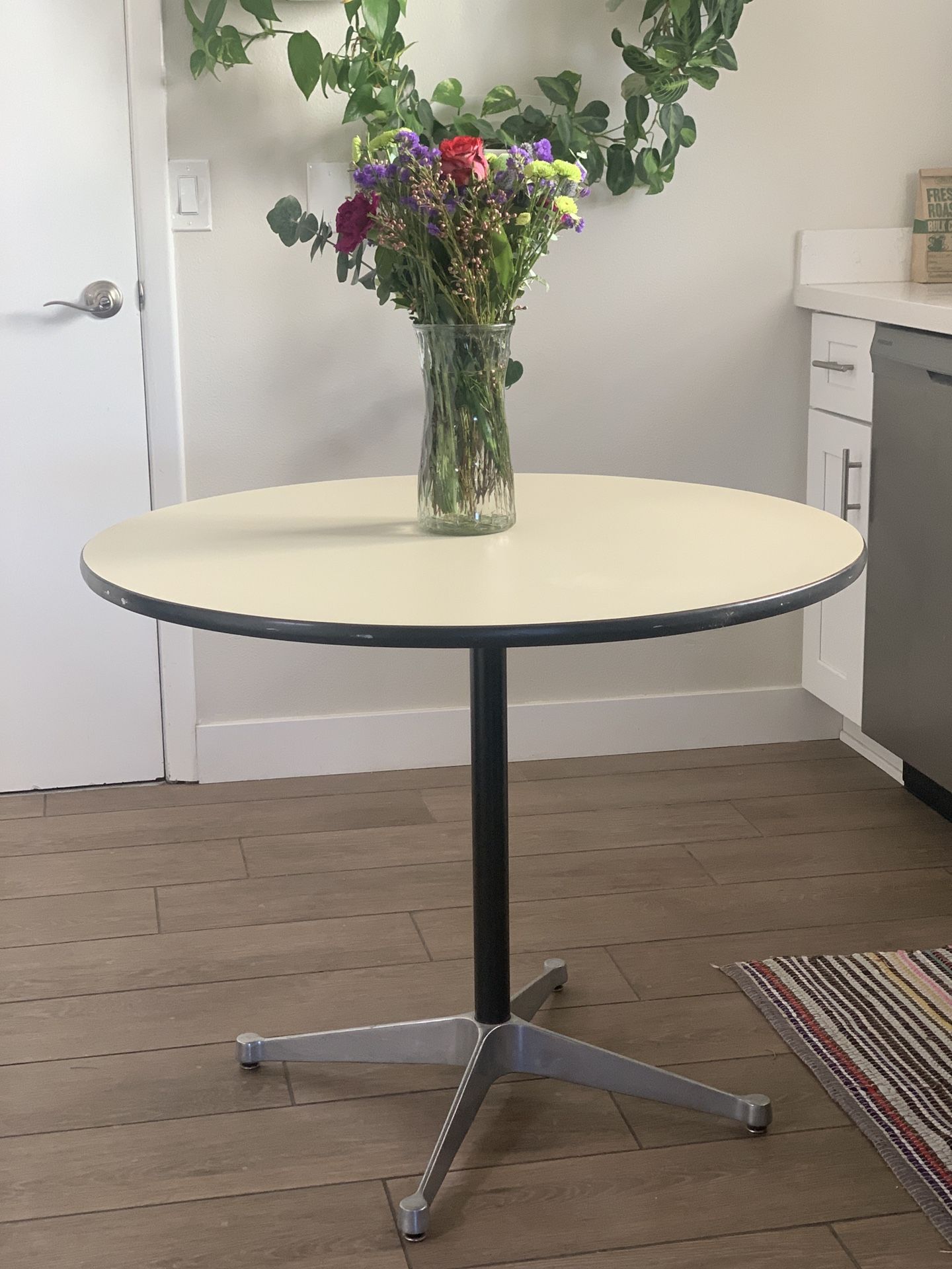Herman Miller Round Table Furniture