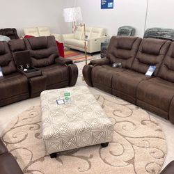Laredo Springs Dual Power Reclining Sofa& Loveseat 