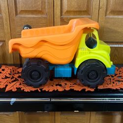 Kids Gigantic Dump Truck 