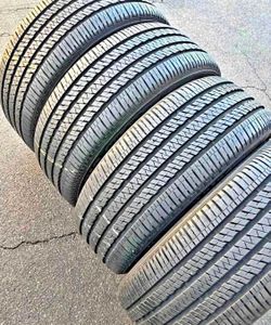 235/50/20 Brisgtone set de Tires con 80% de vida las 4