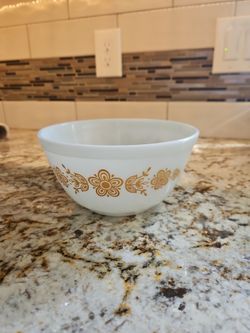 Vintage Pyrex bowl
