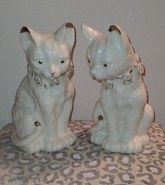 Vtg~Porcelain~Cat Figurine~Formalities by Baum Bros~White~10Kt Gold Trim(B54)