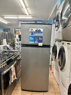Whirlpool Top and Bottom Refrigerator