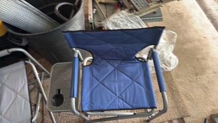 Fishing/relaxing chair with cup holder.