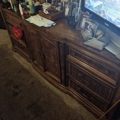 Dresser With Mirror