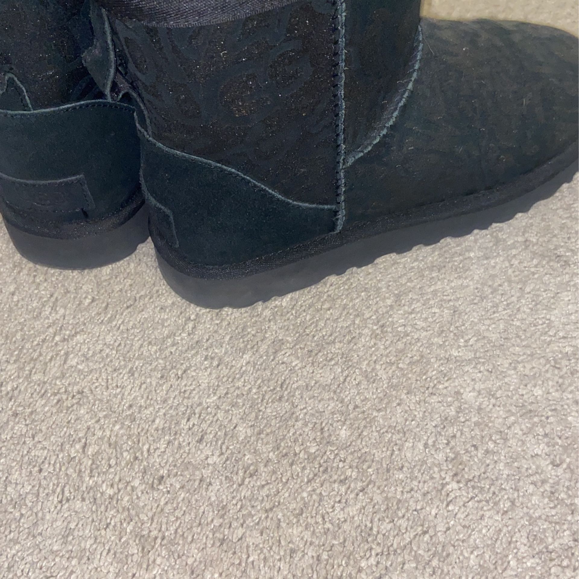 ugg boots SIZE 7