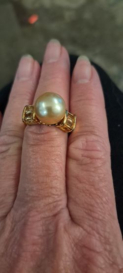 South Sea Pearl Ring W Topaz