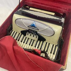 VINTAGE IORIO ‘CANDIDO BY IORIO’ 2-STAR TONE CHAMBER PIANO ACCORDION