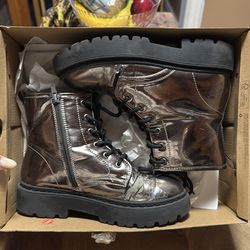 Steve Madden Girls Boots in Metallic Zipper Closure