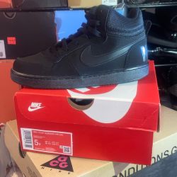 Nike Court Borough Mid (GS)