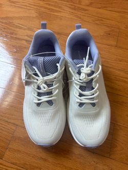 NWT Khombu women Athletic Sneakers size 7