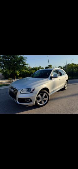 2013 Audi Q5 2.0T  Quattro Premium Plus.
