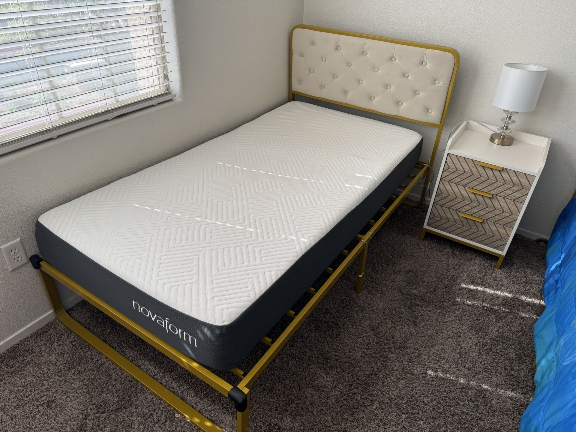 Bed Frame With Twin Mattress