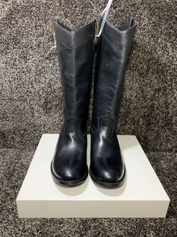 Melissa Pull-On boot by Frye round toe boots Add a touch of luxury to your look with the soft leather style of the Melissa Pull-On boot by Frye®. Upp