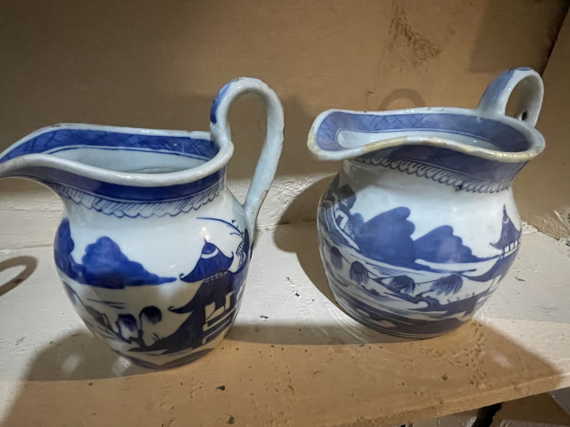 A pair of porcelain pots