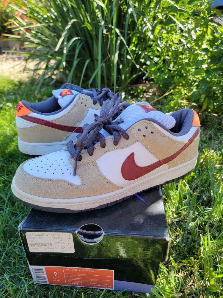 Nike SB Dunk Crimson