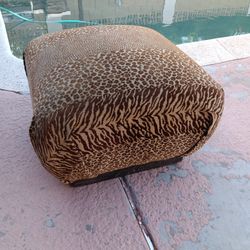  Leg Stool / Small Bench 