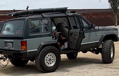 Lifted Jeep Cherokee XJ 4x4 SUV