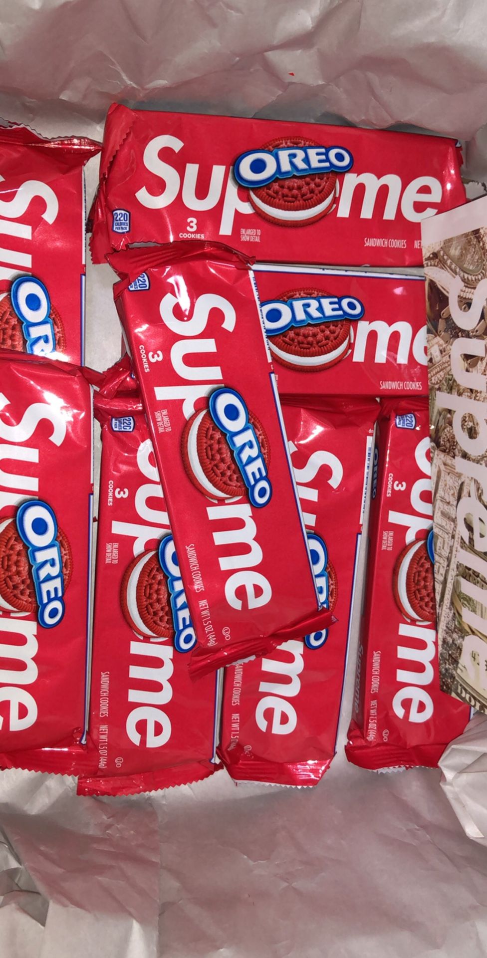 Supreme oreos cookies (3 cookies per pack) *1left