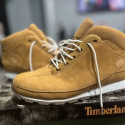 New Timberland Size 8M Boots - Wheat Nubuck, Lace-Up Trail Style, Never Worn