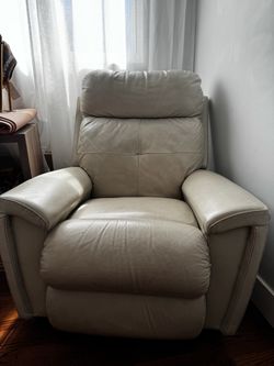 LayZBoy Beige Leather Recliner Chair