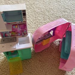 Chelsea camper And Barbie Baking Kitchen