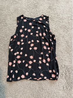 Women’s Sleeveless Blouse- Large