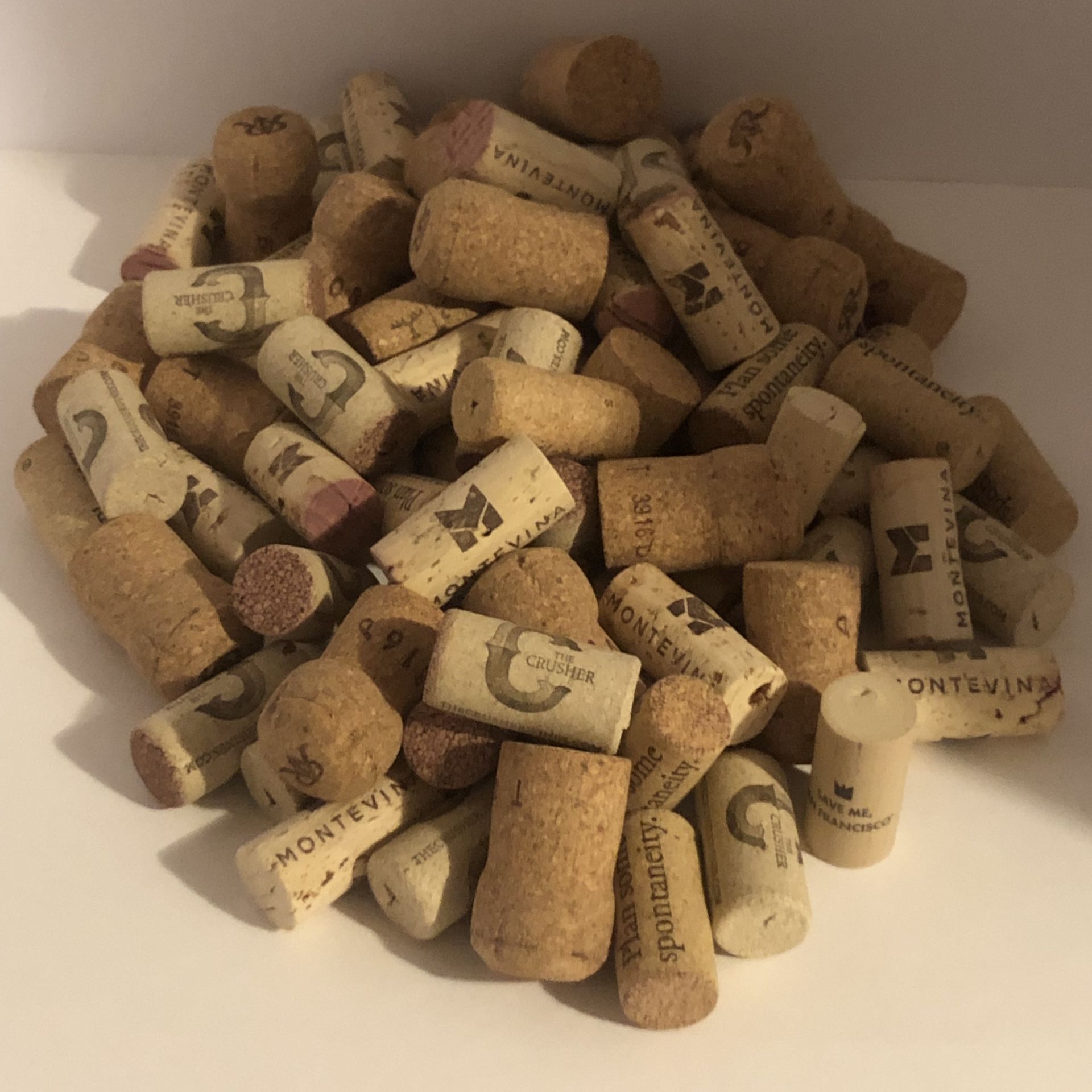 🍇🍾 Huge bundle of 84 natural cork wine bottle stoppers🍾🍇