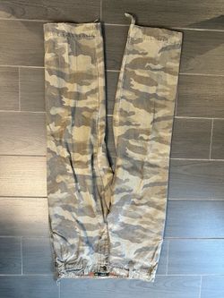 J Crew Men’s Relax Fit Men’s Chino in Camo print 34W 32L