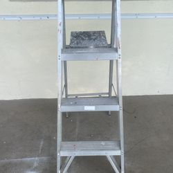 Step Ladder 4’