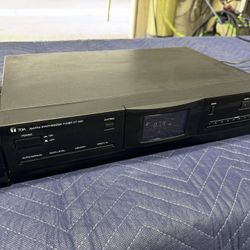 TOA AM/FM Tuner