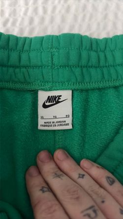 SMALL NIKE SWEATS
