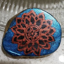 Cool stone paperweight 🗿🌸