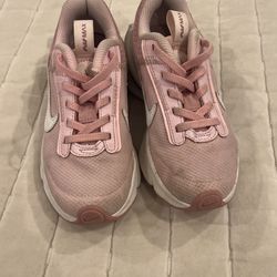 Girl Nike Air Max