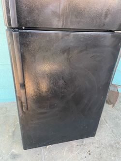 Refrigerator freezer GE good condition black