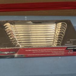 Snap-on Tools 10 pc Metric Flank DriveR Plus Reversible Ratcheting Combination Wrench Set (10-19 mm)